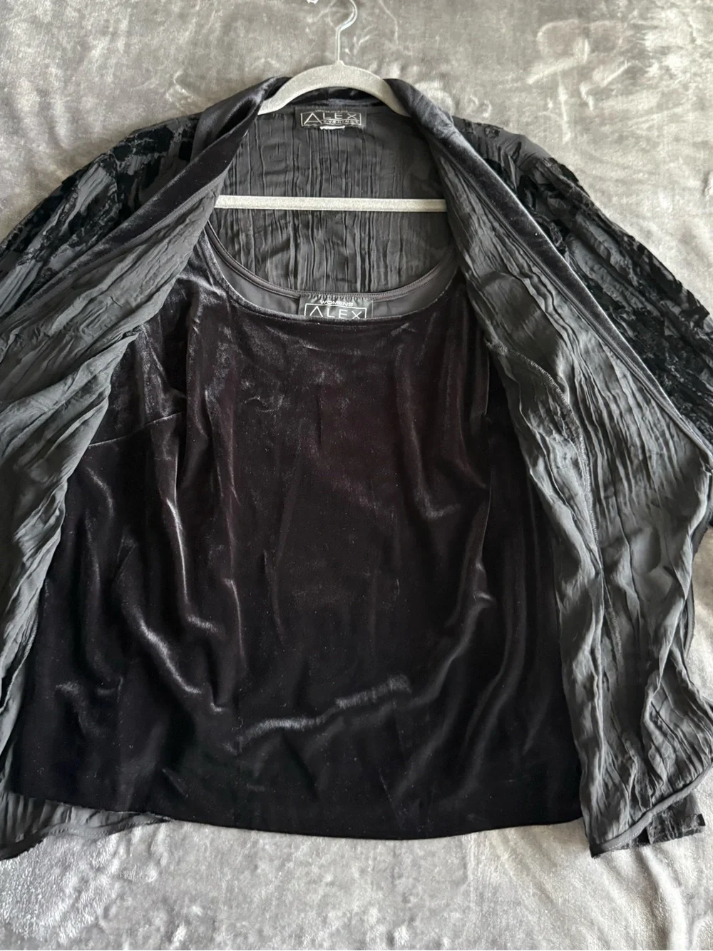 Alex Evenings 2 Piece Crushed Velvet Floral Crinkle Jacket Tank Top Set 1X Black